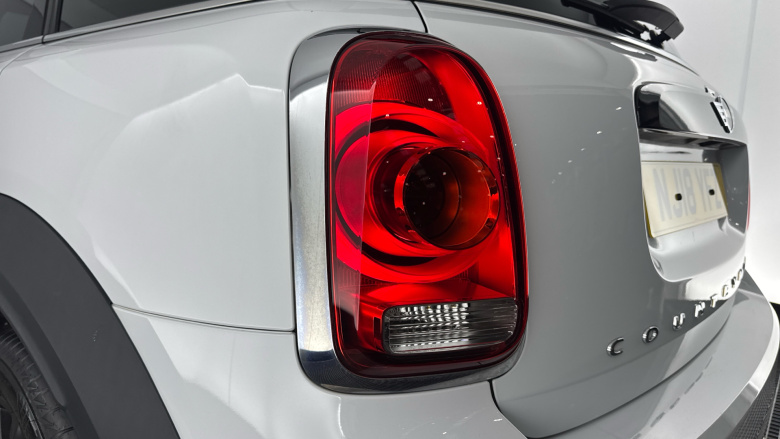 MINI Countryman 1.5 Cooper 5dr [Chili/Media Pack XL] Petrol Hatchback